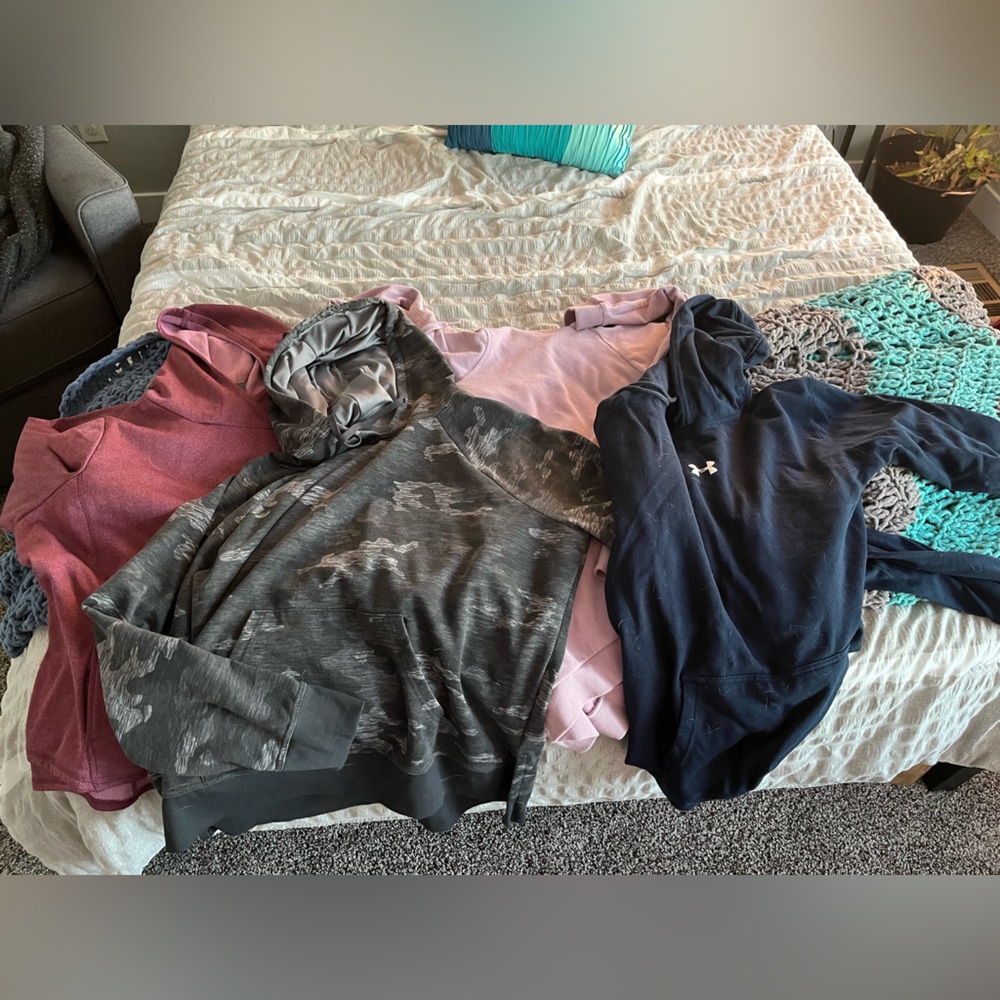Women’s sweatshirts